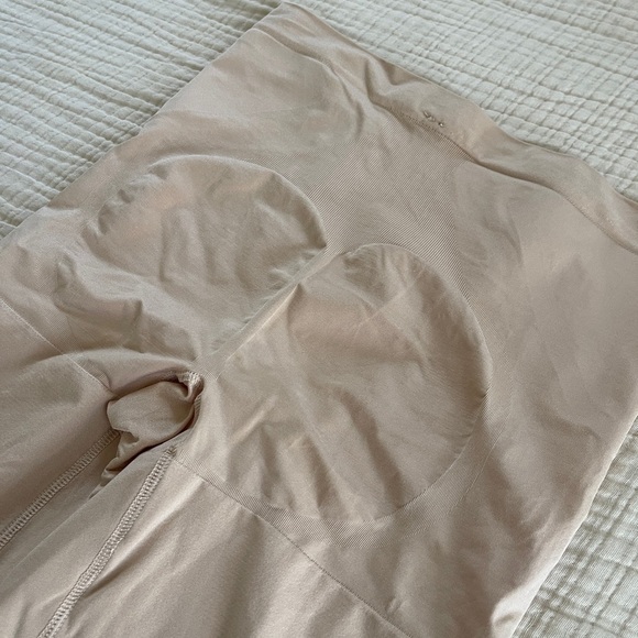 Spanx OnCore Firm Control Mid-Thigh Shaper Size L - Picture 7 of 7
